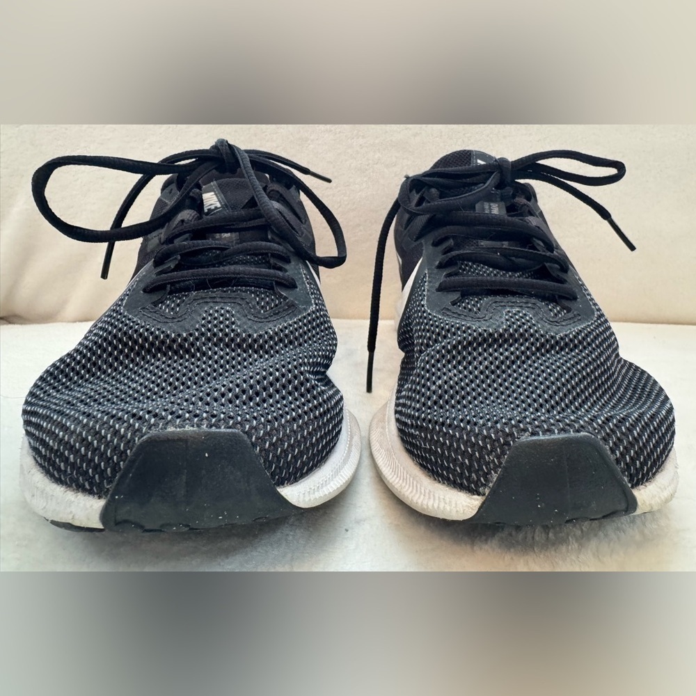 Nike Women’s Downshifter Black & White Sneaker Tennis Shoes Size 8.5M - Picture 4 of 7